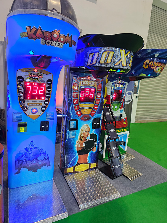 Free standing boxing machine